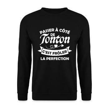 Passer À Côté De Tonton C est Frôler La Perfection - Sweat-shirt Unisexe - noir - Devant - Alina (178cm) & Michal (187cm)