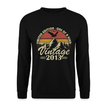 Vintage 2013 Cadeau Anniversaire Née en 2013 - Sweat-shirt Unisexe - noir - Devant - Alina (178cm) & Michal (187cm)