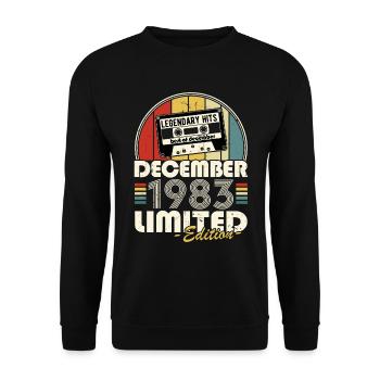 Jahrgang 1983 Dezember Retro Geburtstagsgeschenk - Unisex Pullover - Schwarz - Vorne - Alina (178cm) & Michal (187cm)