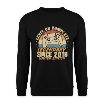 Level 8 Komplett legendär seit 2016 - Unisex Pullover - Schwarz - Vorne - Alina (178cm) & Michal (187cm)