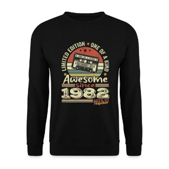 Jahrgang 1982 Original Retro Jubiläumsgeschenk - Unisex Pullover - Schwarz - Vorne - Alina (178cm) & Michal (187cm)