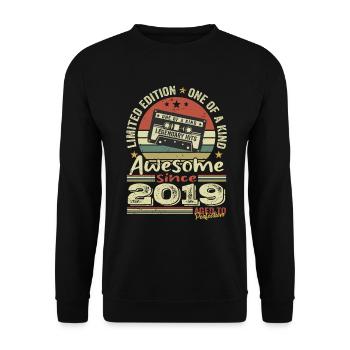 Jahrgang 2019 Original Retro Geburtstagsgeschenk - Unisex Pullover - Schwarz - Vorne - Alina (178cm) & Michal (187cm)