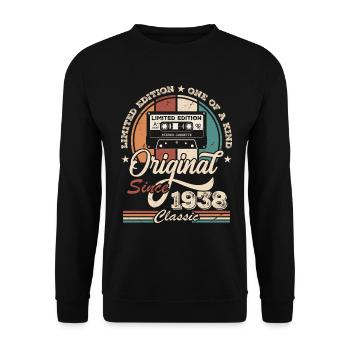 Original Retro Birthday Gift for Born in 1938 - Unisex Sweatshirt - black - Front - Alina (178cm) & Michal (187cm)