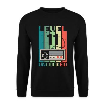 Level 11 freigeschaltet - Unisex Pullover - Schwarz - Vorne - Alina (178cm) & Michal (187cm)