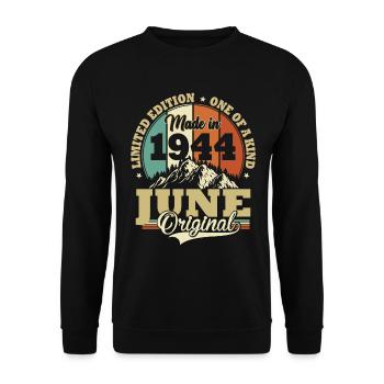 Vintage June 1944 Vintage Gift Birthday - Unisex Sweatshirt - black - Front - Alina (178cm) & Michal (187cm)