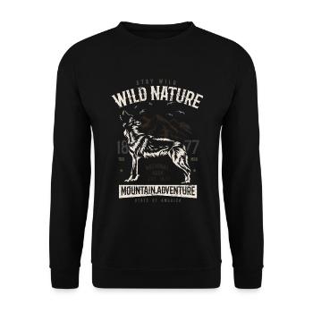 Wild nature howling wolf in the mountains adventure - Unisex Sweatshirt - black - Front - Alina (178cm) & Michal (187cm)