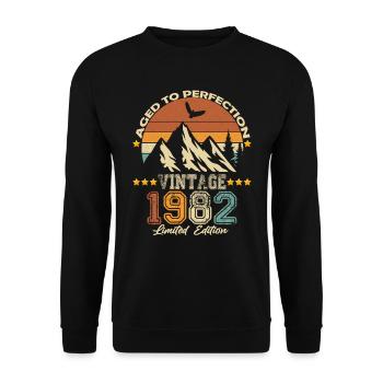 1982 vintage vintage retro birthday gift - Unisex Sweatshirt - black - Front - Alina (178cm) & Michal (187cm)
