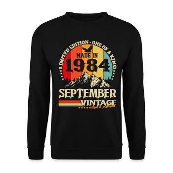 September 1984 Jahrgang Geburtstag Vintage Retro - Unisex Pullover - Schwarz - Vorne - Alina (178cm) & Michal (187cm)