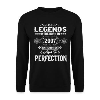 Legenden wurden 2007 geboren - Unisex Pullover - Schwarz - Vorne - Alina (178cm) & Michal (187cm)