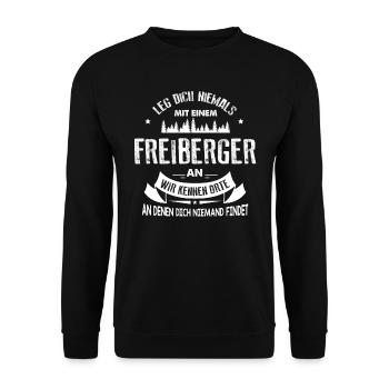 Leg dich niemals mit einem Freiberger - Unisex Pullover - Schwarz - Vorne - Alina (178cm) & Michal (187cm)