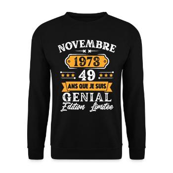 Cadeau D'anniversaire 49 Ans Novembre 1973 Rétro - Sweat-shirt Unisexe - noir - Devant - Alina (178cm) & Michal (187cm)