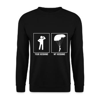 Ihr Ehemann - Mein Ehemann - Gleitschirmfliegen li - Unisex Pullover - Schwarz - Vorne - Alina (178cm) & Michal (187cm)