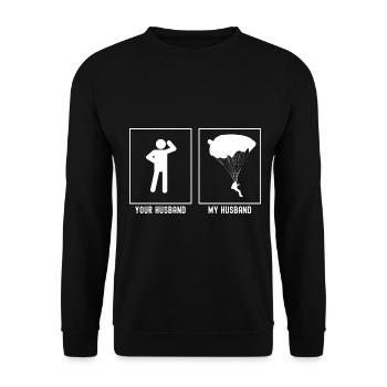 Ihr Ehemann - Mein Ehemann - Gleitschirmfliegen Bl - Unisex Pullover - Schwarz - Vorne - Alina (178cm) & Michal (187cm)