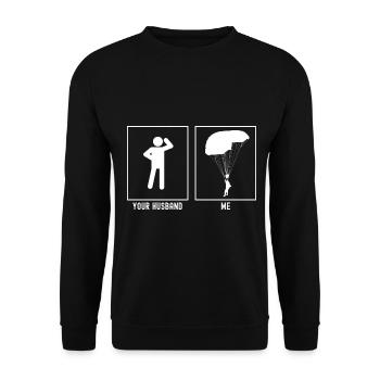 Ihr Mann - Ich - Gleitschirmfliegen Seitenansicht - Unisex Pullover - Schwarz - Vorne - Alina (178cm) & Michal (187cm)