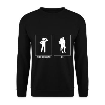 Ihr Ehemann - Ich - Wandern in Pose - Unisex Pullover - Schwarz - Vorne - Alina (178cm) & Michal (187cm)
