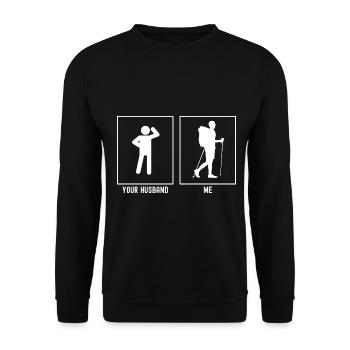 Ihr Ehemann - Ich - Wandernder Mann Wandernd - Unisex Pullover - Schwarz - Vorne - Alina (178cm) & Michal (187cm)