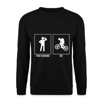 Ihr Mann - Ich - Mountainbiken Action - Unisex Pullover - Schwarz - Vorne - Alina (178cm) & Michal (187cm)