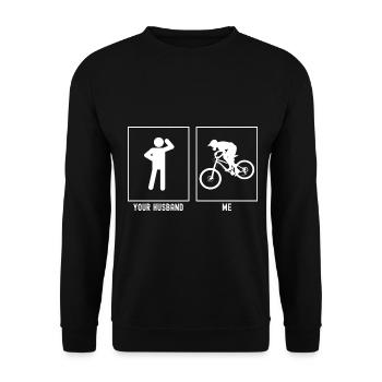 Ihr Ehemann - Ich - Mountainbiken Unten Links - Unisex Pullover - Schwarz - Vorne - Alina (178cm) & Michal (187cm)