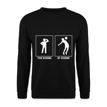 Son mari - Mon mari - Soccer Chest Strike - Sweat-shirt Unisexe - noir - Devant - Alina (178cm) & Michal (187cm)