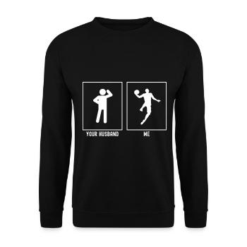 Ihr Ehemann - Ich - Basketballspieler Dunk - Unisex Pullover - Schwarz - Vorne - Alina (178cm) & Michal (187cm)