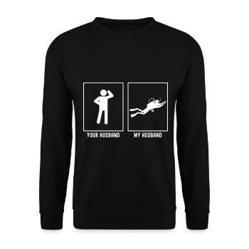 Son mari - Mon mari - Nager profondément - Sweat-shirt Unisexe - noir - Devant - Alina (178cm) & Michal (187cm)