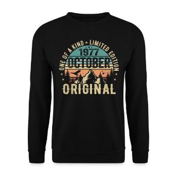 Oktober 1977 Geburtstagsgeschenk - Oktober 1977 - Unisex Pullover - Schwarz - Vorne - Alina (178cm) & Michal (187cm)