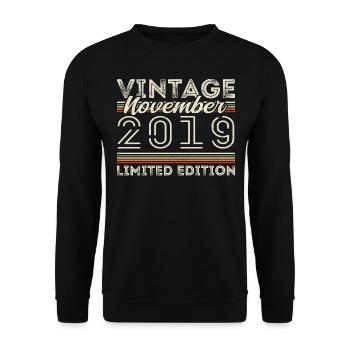 Vintage November 2019 Birthday November 2019 - Unisex Sweatshirt - black - Front - Alina (178cm) & Michal (187cm)
