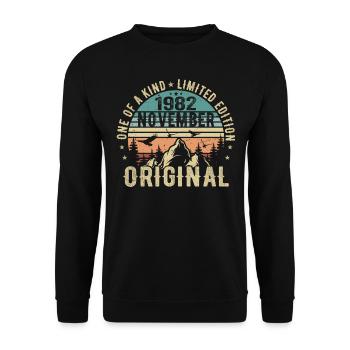November 1982 Birthday Gift - November 1982 - Unisex Sweatshirt - black - Front - Alina (178cm) & Michal (187cm)