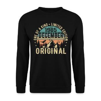 Legends Birthday December 1985 Born Gift - Unisex Sweatshirt - black - Front - Alina (178cm) & Michal (187cm)