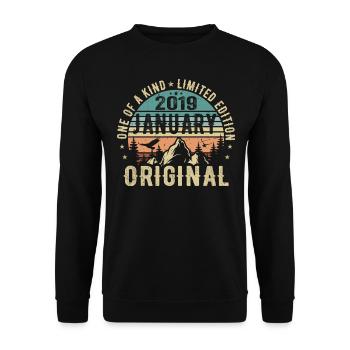 Geburtstagsgeschenk Januar 2019 - January 2019 - Unisex Pullover - Schwarz - Vorne - Alina (178cm) & Michal (187cm)