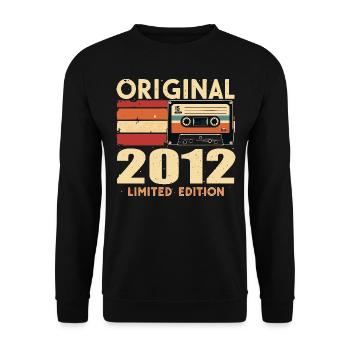 Birthday 2012 - Legendary since 2012 Gift 2012 - Unisex Sweatshirt - black - Front - Alina (178cm) & Michal (187cm)