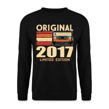 Birthday 2017 - Legendary since 2017 Gift 2017 - Unisex Sweatshirt - black - Front - Alina (178cm) & Michal (187cm)