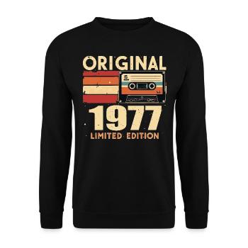 Birthday 1977 - Legendary since 1977 Gift 1977 - Unisex Sweatshirt - black - Front - Alina (178cm) & Michal (187cm)