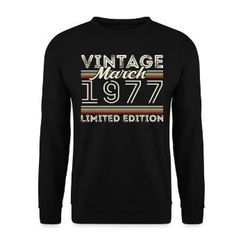 March 1977 Vintage 1977 Birthday Gift March - Unisex Sweatshirt - black - Front - Alina (178cm) & Michal (187cm)
