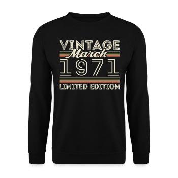 March 1971 Vintage 1971 Birthday Gift March - Unisex Sweatshirt - black - Front - Alina (178cm) & Michal (187cm)