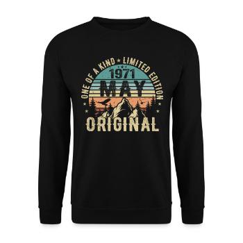 Legends May 1971 Birthday Vintage May 1971 - Unisex Sweatshirt - black - Front - Alina (178cm) & Michal (187cm)
