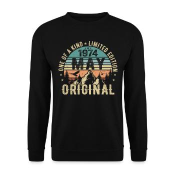 Legends May 1974 Birthday Vintage May 1974 - Unisex Sweatshirt - black - Front - Alina (178cm) & Michal (187cm)