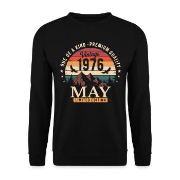 Vintage May 1976 Birthday May 1976 - Unisex Sweatshirt - black - Front - Alina (178cm) & Michal (187cm)