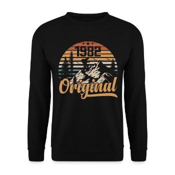 Original 1982 Retro 1982 Vintage 1982 Birthday - Unisex Sweatshirt - black - Front - Alina (178cm) & Michal (187cm)