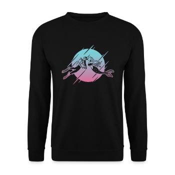 Scuba Diver Kissing Meerjungfrau - Unisex Pullover - Schwarz - Vorne - Alina (178cm) & Michal (187cm)