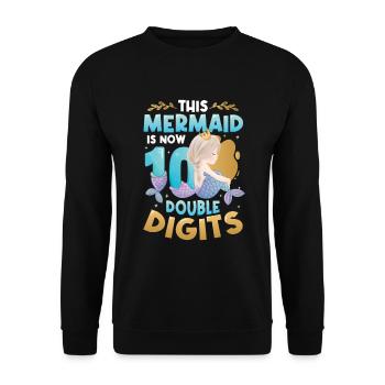 Cette sirène a maintenant 10 ans, à deux chiffres. - Sweat-shirt Unisexe - noir - Devant - Alina (178cm) & Michal (187cm)