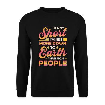Ich Bin Nicht Klein, Ich Bin Nur Bodenständiger. - Unisex Pullover - Schwarz - Vorne - Alina (178cm) & Michal (187cm)