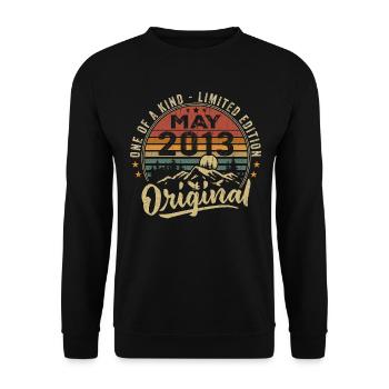 Mai 2013 Vintage Cadeau D’anniversaire Mai 2013 - Sweat-shirt Unisexe - noir - Devant - Alina (178cm) & Michal (187cm)
