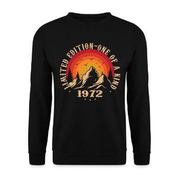 Jahrgang 1972 Retro 1972 Jubiläumsgeschenk 1972 - Unisex Pullover - Schwarz - Vorne - Alina (178cm) & Michal (187cm)