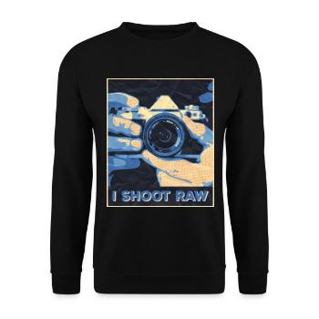 I shoot Raw - Unisex Pullover - Schwarz - Vorne - Alina (178cm) & Michal (187cm)