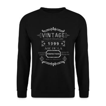 Age of Vintage Perfection 1999 - Unisex Pullover - Schwarz - Vorne - Alina (178cm) & Michal (187cm)
