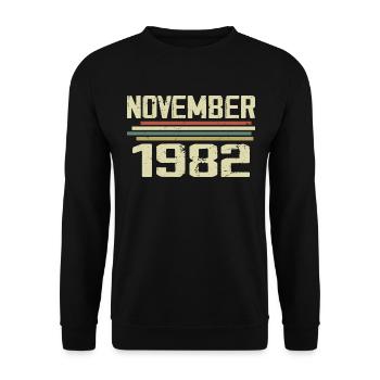 Vintage November 1982 Vintage Retro November 1982 - Unisex Sweatshirt - black - Front - Alina (178cm) & Michal (187cm)