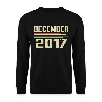 Dezember 2017 Jahrgang Vintage Retro Geburtstag - Unisex Pullover - Schwarz - Vorne - Alina (178cm) & Michal (187cm)
