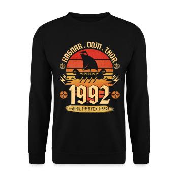 Viking Vintage 1992 30 Jahre Jubiläum - Unisex Pullover - Schwarz - Vorne - Alina (178cm) & Michal (187cm)