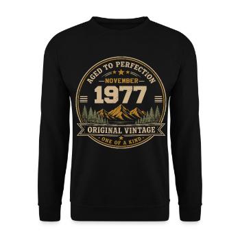November 1977 Vintage Mountain Retro November 1977 - Unisex Pullover - Schwarz - Vorne - Alina (178cm) & Michal (187cm)